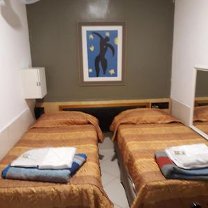 Habitación Económica con 2 Camas Individuales